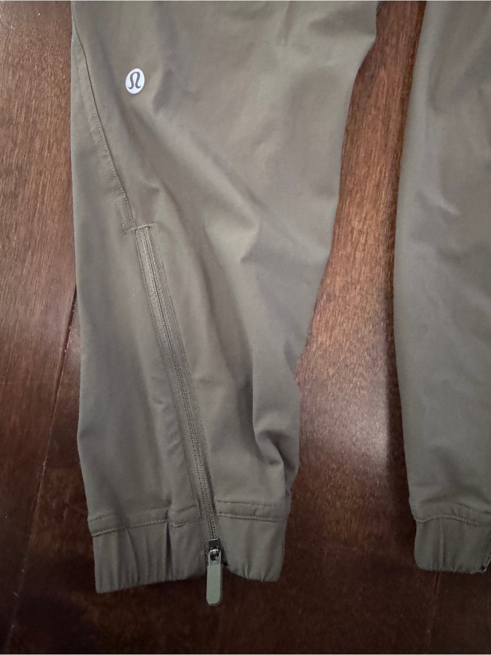 Lululemon size 4 Womans Jogger Pants - Picture 4 of 6